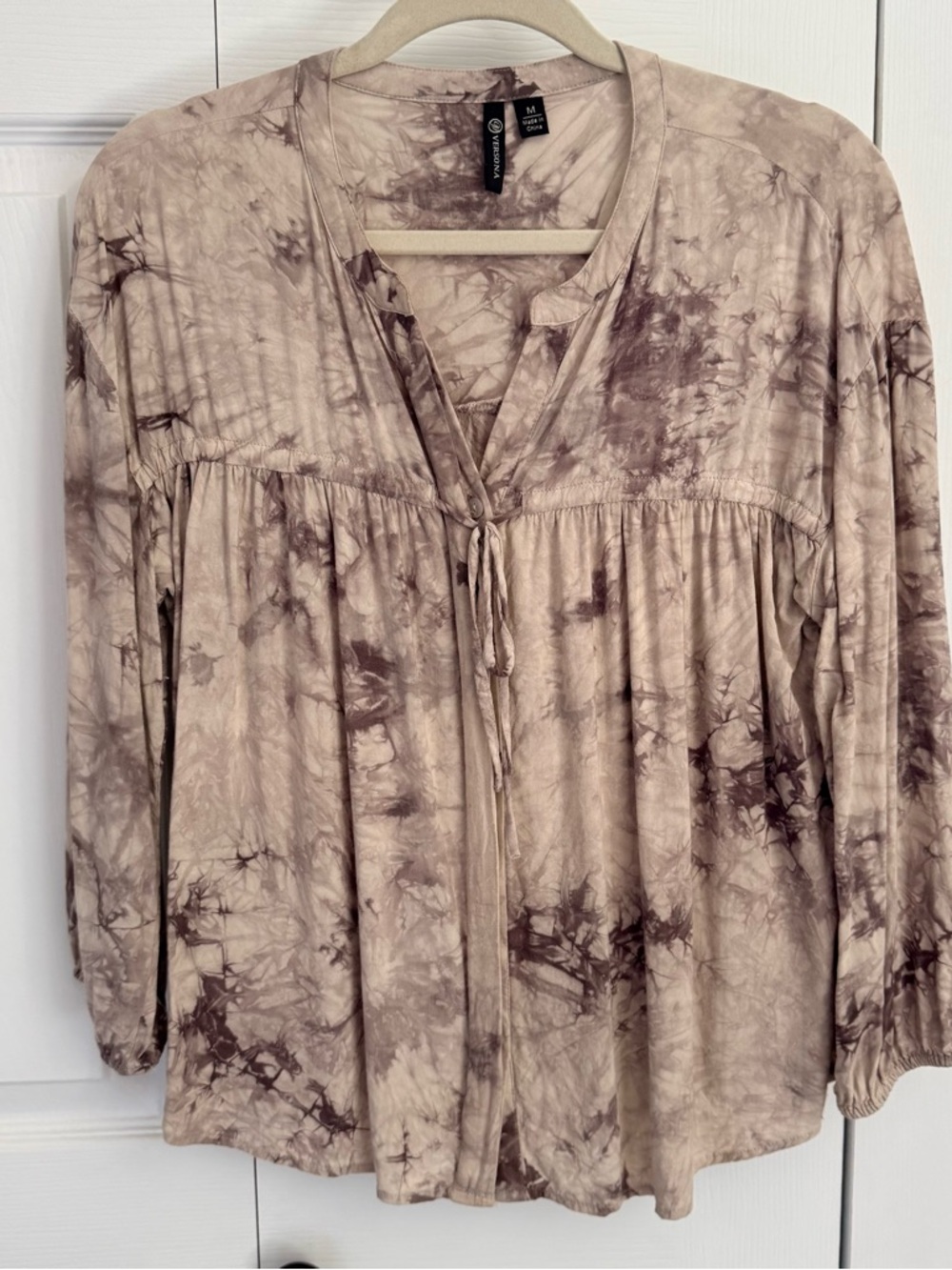 Versions Women’s Rayon Boho Washed Tie-Dye Peasant Blouse -‎ Taupe size medium